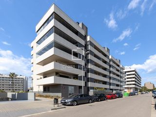 Àtic a La Catalana. Ático en excelentes condiciones de 3 dormitorios con 26m terraza