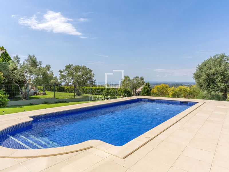 Foto 281b2dc6-c080-4229-8b9c-c1ae42eb00f8. Chalet exclusiva villa con vistas panorámicas a la bahía de roses en bellavista en Palau-saverdera