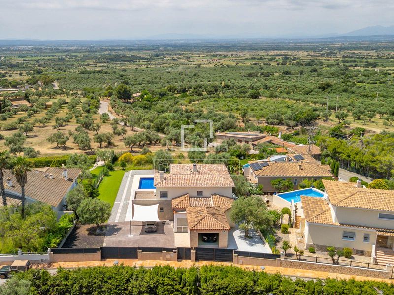 Foto 3169b707-9467-49a8-86b8-b2c65e9d539d. Chalet exclusiva villa con vistas panorámicas a la bahía de roses en bellavista en Palau-saverdera