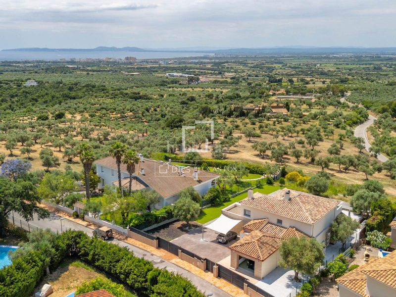 Foto 43ef0a25-b1dc-4c8a-8b30-2ea1eaeadafd. Chalet exclusiva villa con vistas panorámicas a la bahía de roses en bellavista en Palau-saverdera