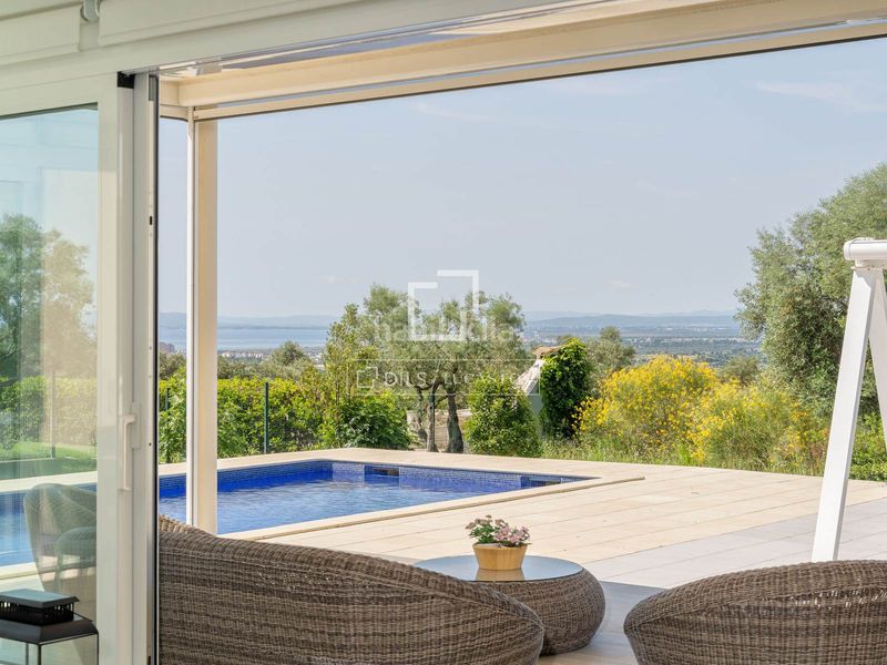 Foto 47f6dcde-19fd-4de3-85ea-cde28b1fe251. Chalet exclusiva villa con vistas panorámicas a la bahía de roses en bellavista en Palau-saverdera