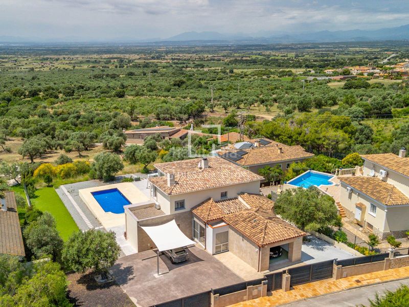 Foto 4f9b7252-ecc1-47d5-b791-99cbe42a4ea8. Chalet exclusiva villa con vistas panorámicas a la bahía de roses en bellavista en Palau-saverdera