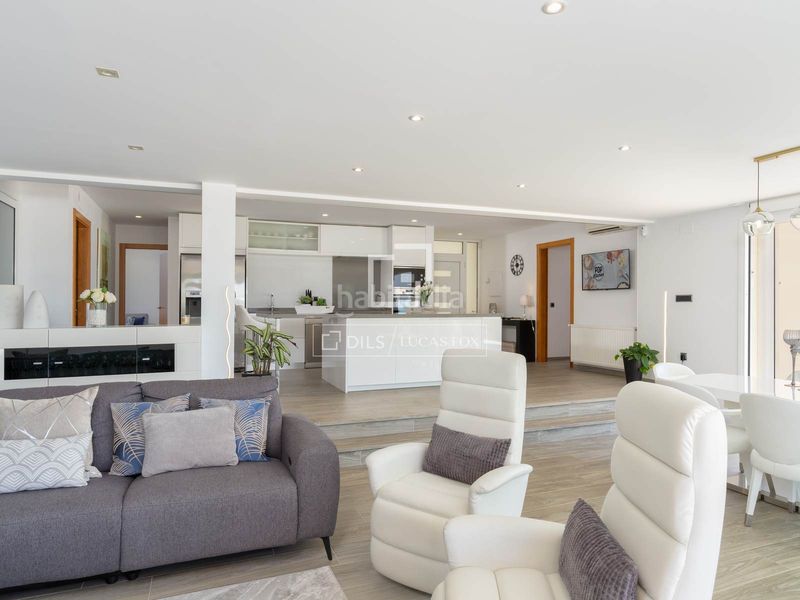 Foto 5b3dbe5b-9e13-448e-a76a-95c5eaa71a9c. Chalet exclusiva villa con vistas panorámicas a la bahía de roses en bellavista en Palau-saverdera
