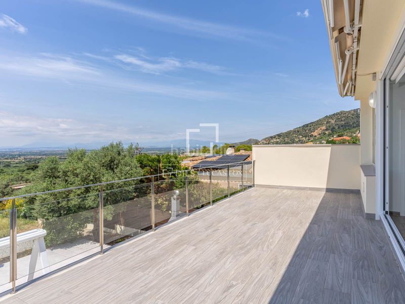 Foto 6a56e8e7-cff4-405f-b01c-2ad667944479. Chalet exclusiva villa con vistas panorámicas a la bahía de roses en bellavista en Palau-saverdera