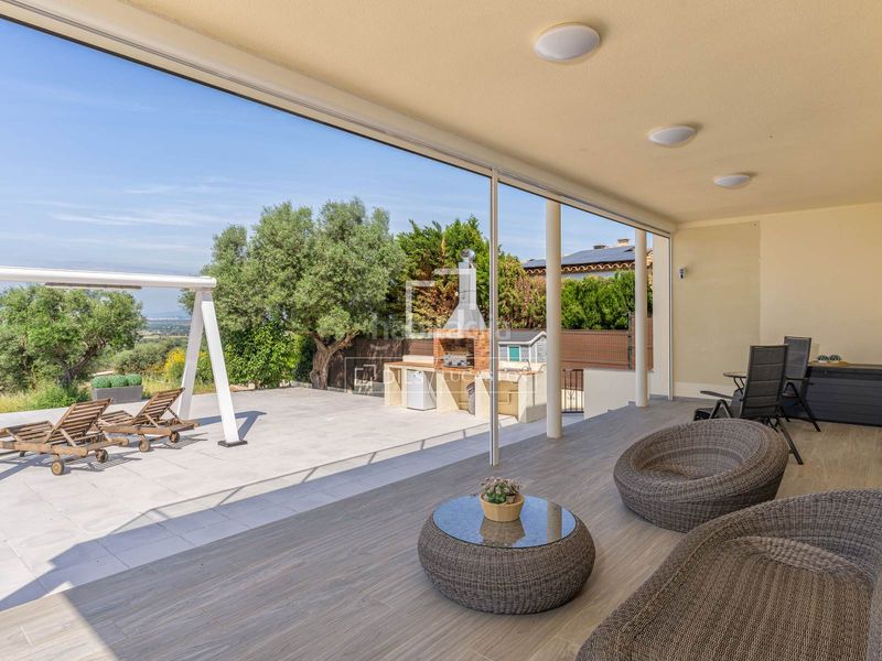 Foto 81ea9fdd-1a36-4907-bf01-ad628729f000. Chalet exclusiva villa con vistas panorámicas a la bahía de roses en bellavista en Palau-saverdera