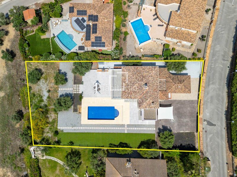 Foto 9e6ce290-1293-4649-a2d6-ec3e96536be9. Chalet exclusiva villa con vistas panorámicas a la bahía de roses en bellavista en Palau-saverdera