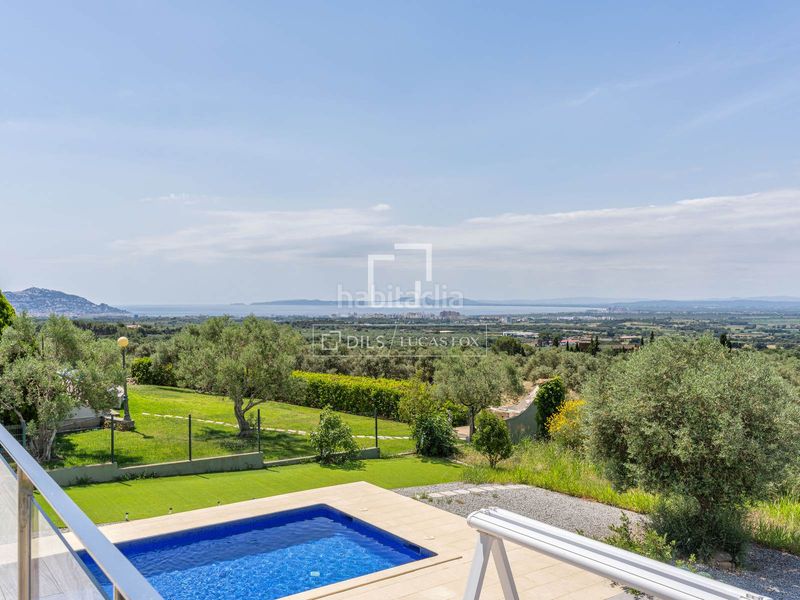 Foto a036646a-f4d0-4422-a3c6-bc471e7078b6. Chalet exclusiva villa con vistas panorámicas a la bahía de roses en bellavista en Palau-saverdera