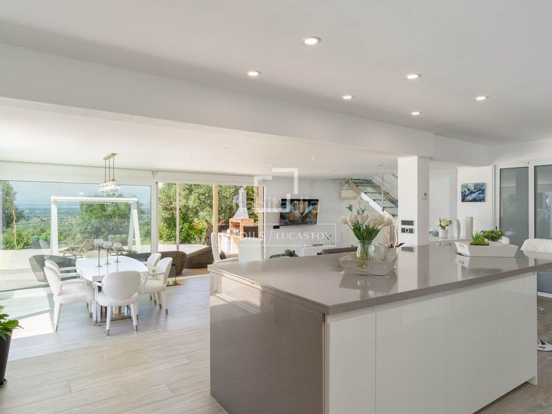 Foto b9ea687c-08c7-4669-a232-e786a2996c5c. Chalet exclusiva villa con vistas panorámicas a la bahía de roses en bellavista en Palau-saverdera