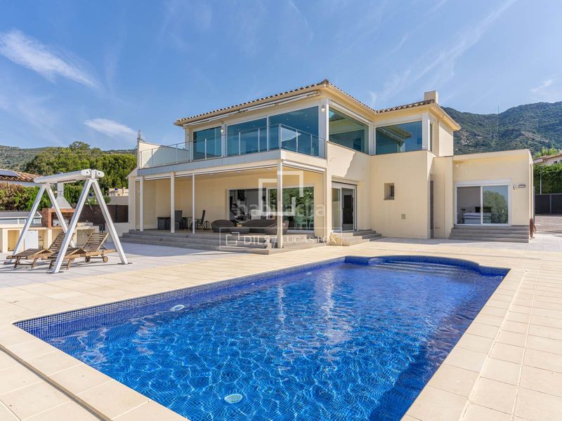 Foto ea56d598-3df7-4937-aa80-5ebb6796b39d. Chalet exclusiva villa con vistas panorámicas a la bahía de roses en bellavista en Palau-saverdera