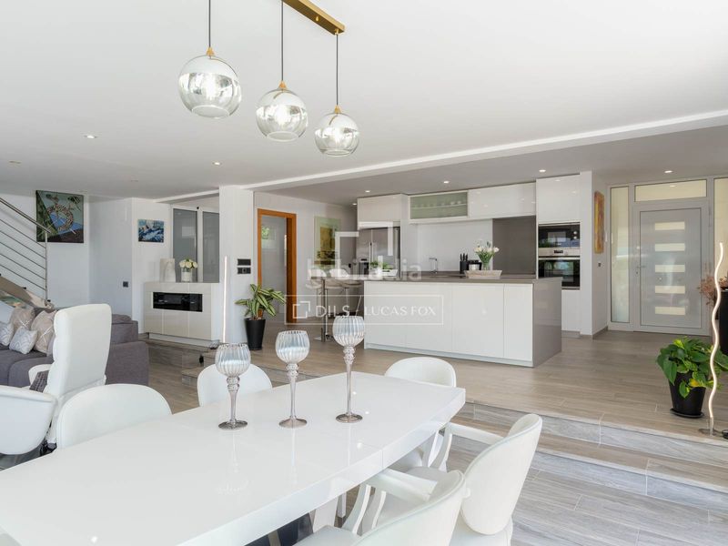 Foto f49de416-2f3f-409f-b255-0a49f7bdcfba. Chalet exclusiva villa con vistas panorámicas a la bahía de roses en bellavista en Palau-saverdera