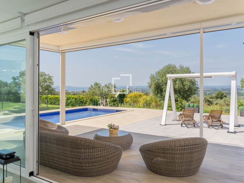 Foto f4a1b054-6ce7-4522-847b-602afec0268b. Chalet exclusiva villa con vistas panorámicas a la bahía de roses en bellavista en Palau-saverdera