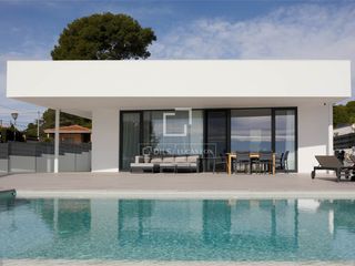 Xalet a La Loma-Las Lomas. Casa  villa en excelentes condiciones de 5 dormitorios en venta