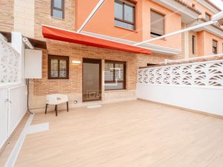 Lloguer Xalet a Pueblo. Casa  villa en excelentes condiciones de 4 dormitorios en alquil
