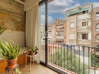 Pis a Vila de Gràcia. Piso en excelentes condiciones de 2 dormitorios con 10m terraza