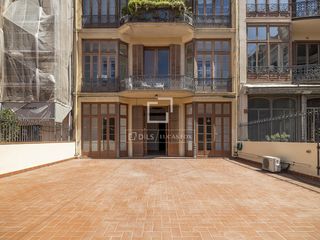 Alquiler Piso en Dreta de l´Eixample. Piso en excelentes condiciones de 3 dormitorios y 167 m, más una