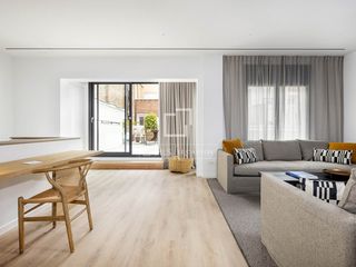 Rent Flat in La Salut. Excelente dúplex de 3 dormitorios, 3 baños y terraza en alquiler
