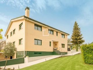 Affitto Chalet in Soto de Viñuelas. Exclusivo chalet pareado con piscina y jardín privado en soto de