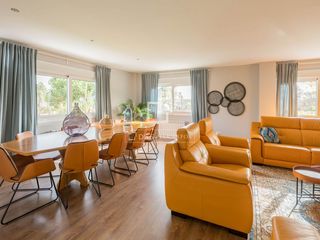 Rent Chalet in Soto de Viñuelas. Exclusivo chalet pareado con piscina y jardín privado en soto de
