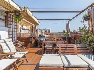 Penthouse in La Nova Esquerra de l´Eixample. Ático en excelentes condiciones de 1 dormitorio con 24m terraza