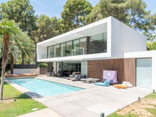 Chalet à Godella. Casa  villa en excelentes condiciones de 5 dormitorios con 42m t