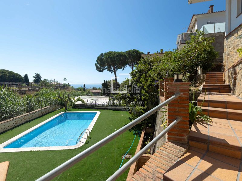 Foto 2d20d88c-6fac-4906-8447-092a3e2f7e76. Xalet amb aparcament piscina a Cabrils