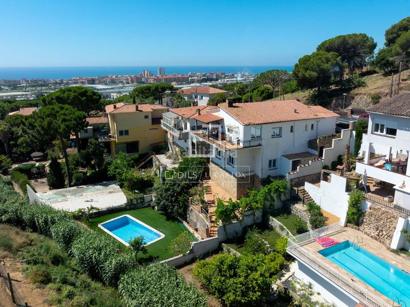 Foto ac778f90-8654-4463-9089-d3f42d52ee41. Xalet amb aparcament piscina a Cabrils