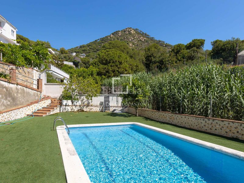 Foto b0f261be-2d2e-4237-b1d1-32fa0e856b41. Xalet amb aparcament piscina a Cabrils