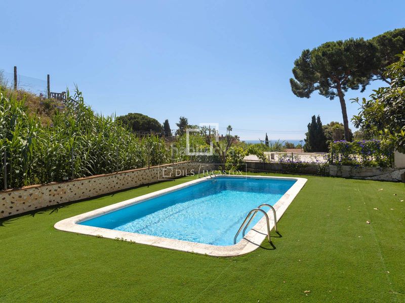 Foto d95d7de9-0722-4079-b4f5-19aab2a601a8. Xalet amb aparcament piscina a Cabrils