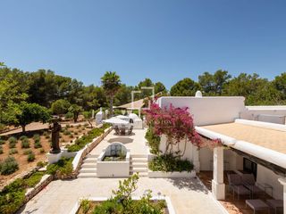 Masia a Roca Llisa. Casa rural de 5 dormitorios en venta en santa eulalia, islas bal