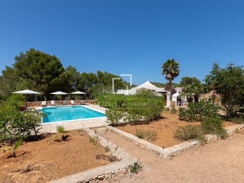Foto 03eb910b-8e7e-4543-87af-f624468a7c8d. Masia amb calefacció aparcament piscina a Roca Llisa Santa Eulària
