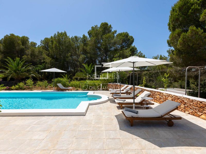 Foto cf7b8f40-ff2a-4409-babc-460f28e42982. Masia amb calefacció aparcament piscina a Roca Llisa Santa Eulària