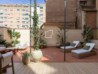Pis a Tres Torres. Excelente apartamento con tres dormitorios y terraza privada en
