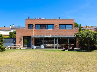 Xalet a El Balís. Luminosa villa a cuatro vientos en perfecto estado, con vistas a