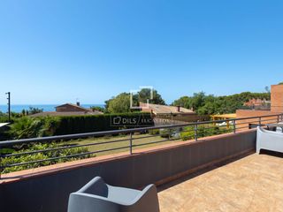 Chalet in El Balís. Luminosa villa en perfecto estado, con vistas al mar, situada ce