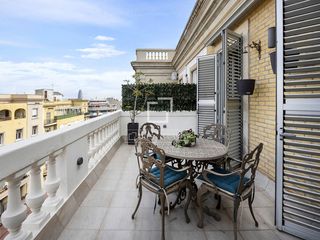 Penthouse in Sagrada Família. Ático luminoso con terraza privada en la zona de la sagrada fami
