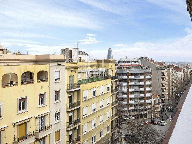 Foto e1af88c3-6e42-4c11-8b3d-a623995d33ec. Àtic amb calefacció a Sagrada Família Barcelona