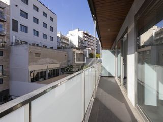 Pis a Vallcarca - Penitents. Luminoso piso con terraza en venta en gracia, barcelona