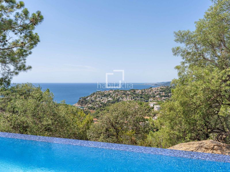 Foto 12595c3c-94f7-4eea-99a1-0bb2c7e963f0. Xalet amb aparcament piscina a Canyelles Lloret de Mar