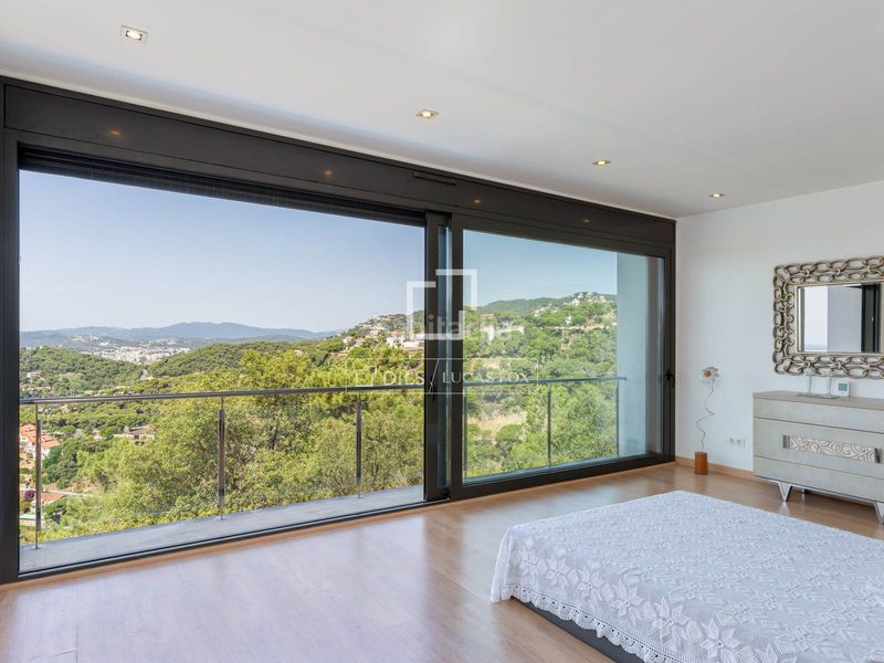 Foto 55c85a3e-bba9-4674-ae92-e563d92479bd. Xalet amb aparcament piscina a Canyelles Lloret de Mar