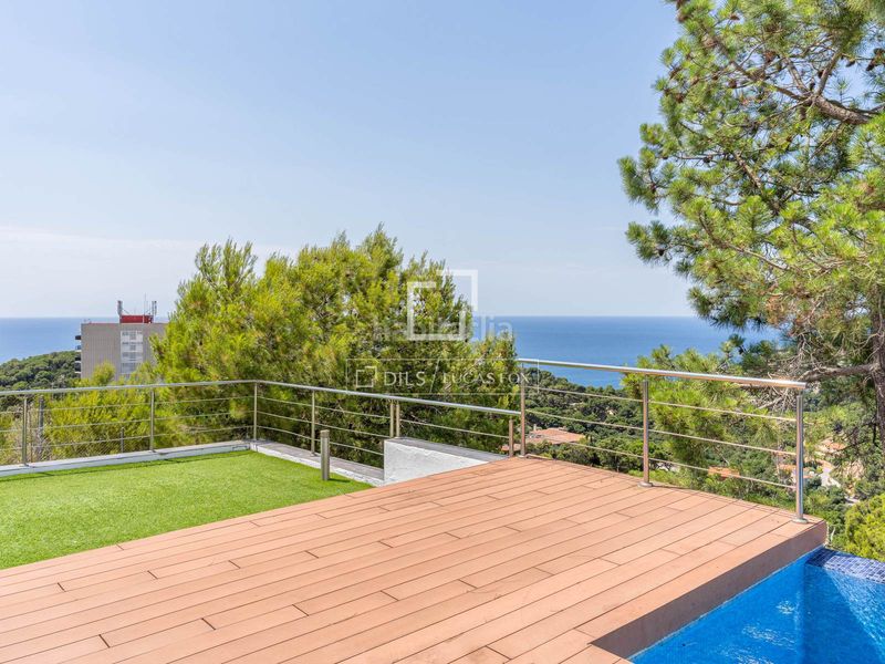 Foto 5816593b-1ee3-4833-a23c-658c6feea725. Xalet amb aparcament piscina a Canyelles Lloret de Mar