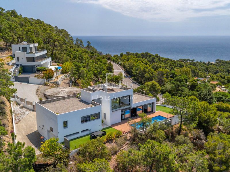 Foto 5fd787bf-5269-4a20-89e1-94031aacd446. Xalet amb aparcament piscina a Canyelles Lloret de Mar