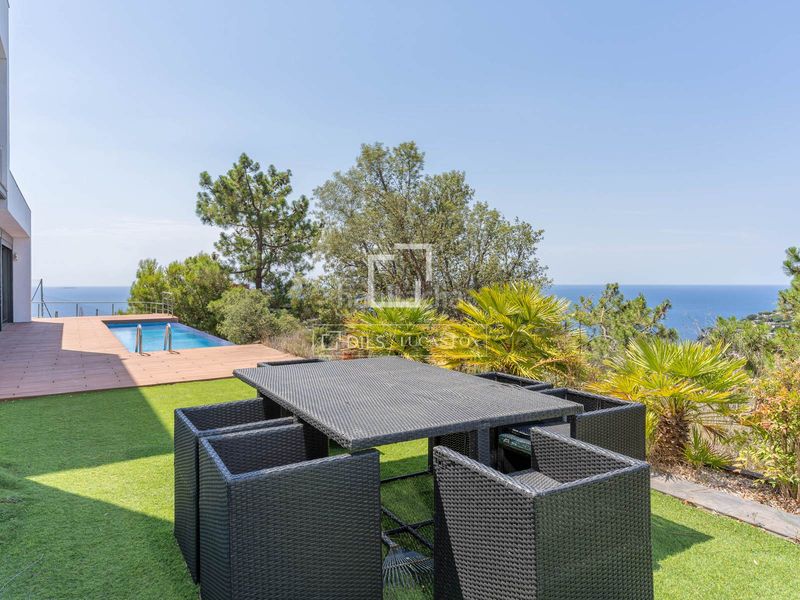 Foto 9526d348-6c7e-4a5b-bb69-6cc8615e9435. Xalet amb aparcament piscina a Canyelles Lloret de Mar