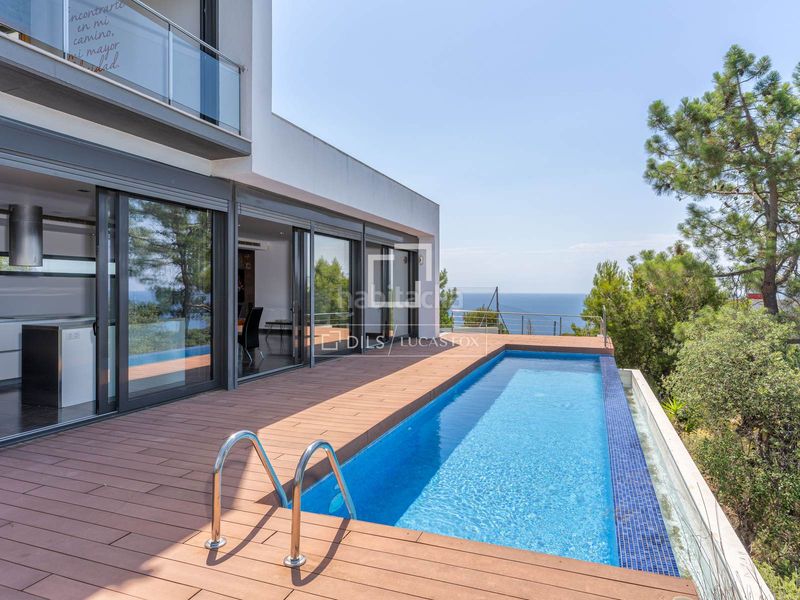 Foto c58e0205-61f0-4e87-8338-babfbbbd5a16. Xalet amb aparcament piscina a Canyelles Lloret de Mar