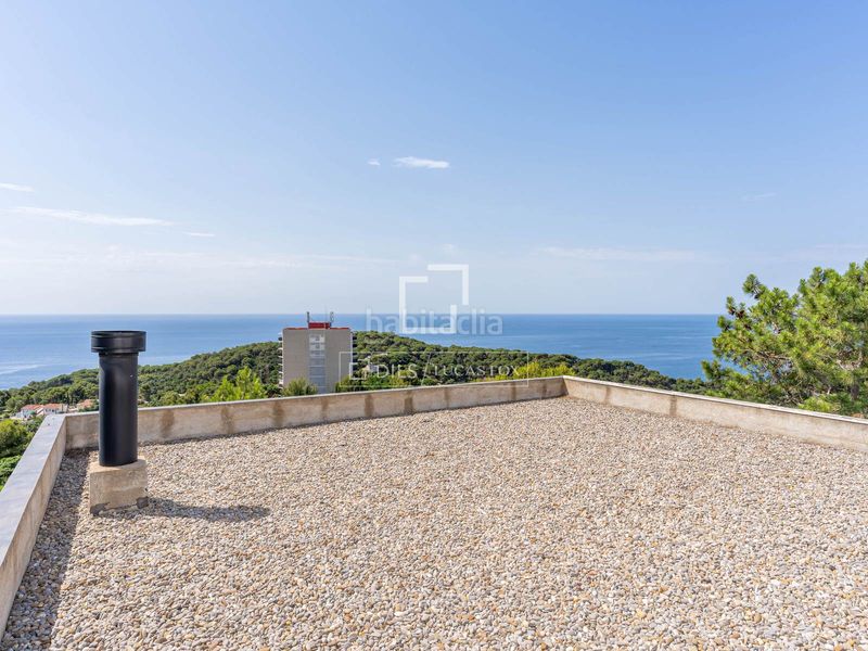 Foto c64f44d9-b241-4bd2-9ca0-bf273714483c. Xalet amb aparcament piscina a Canyelles Lloret de Mar