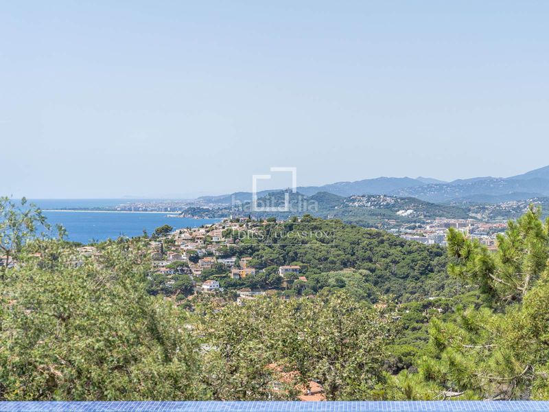 Foto d10a20f2-1f7a-4122-abc7-7279c59a2c25. Xalet amb aparcament piscina a Canyelles Lloret de Mar
