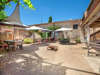 Mas à Torroella de Montgrí. Masía del siglo xvi con licencia turística en venta en un pequeñ