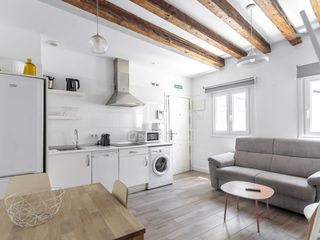 Lloguer Pis a Cortes-Huertas. Piso excelentes de 2 dormitorios en alquiler en sol, madrid