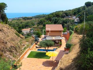 Xalet a Teià. Una casa en plena naturaleza y con vistas al mar en venta en tei