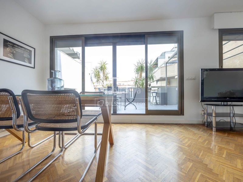 Foto 4d2889ae-eb38-4974-89a5-b3707ee0b662. Rent penthouse with heating parking in Exposició Valencia