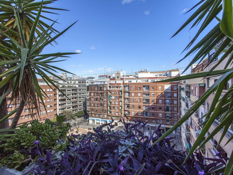 Foto 86af9d90-a946-47f7-8c46-3bca294c41bb. Rent penthouse with heating parking in Exposició Valencia
